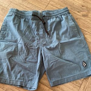 Volcom Shorts relaxed fit in a weekend steely blue cotton. Size M